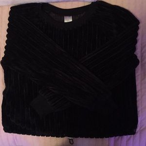 Cute cozy fluffy black shirt/crop top